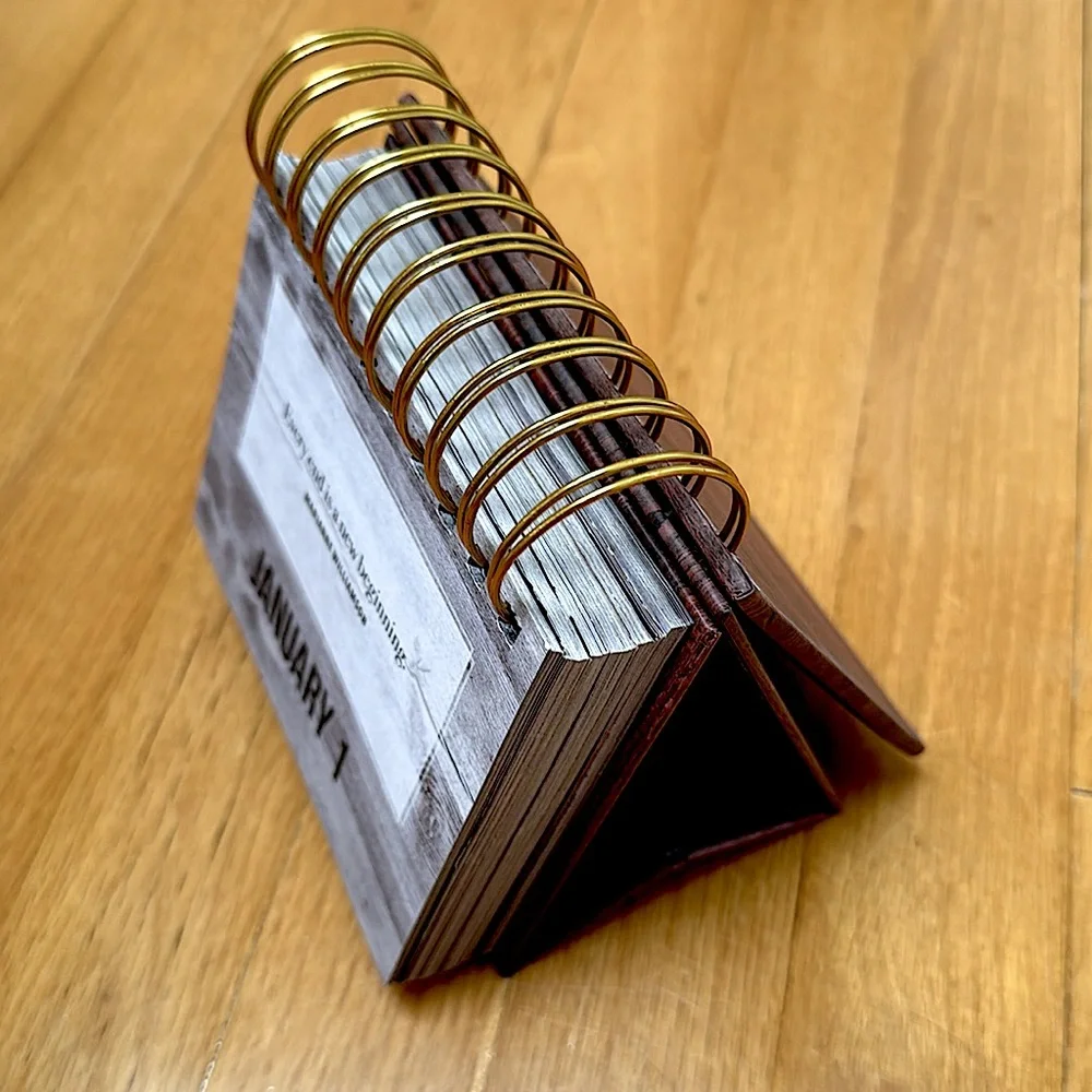 📆 Forever Filp Calendar Inspirational Quotes in Woodgrain Effect EEUC